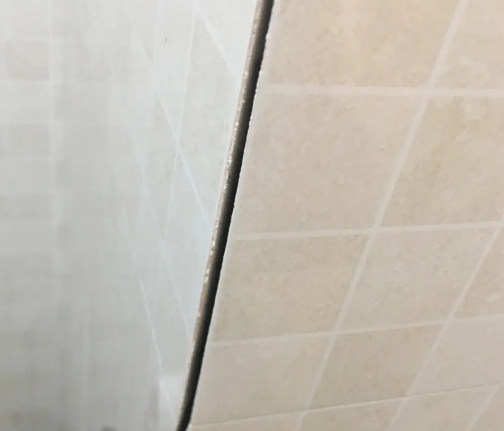 龙州瓷砖空鼓维修公司分享阳台瓷砖脱落的修复过程可以分为以下几个步骤